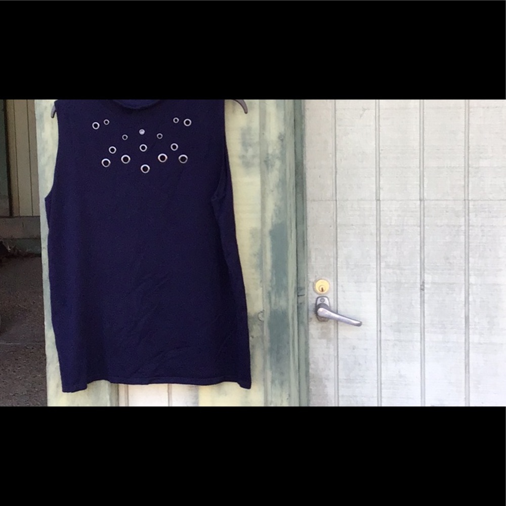 CUTE LAYERING SLEEVELESS NAVY TOP WITH GROMMET DETAILS, XL - Picture 4 of 5